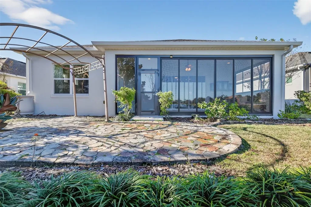 2389 Pawtucket Pass Mount Dora FL 32757