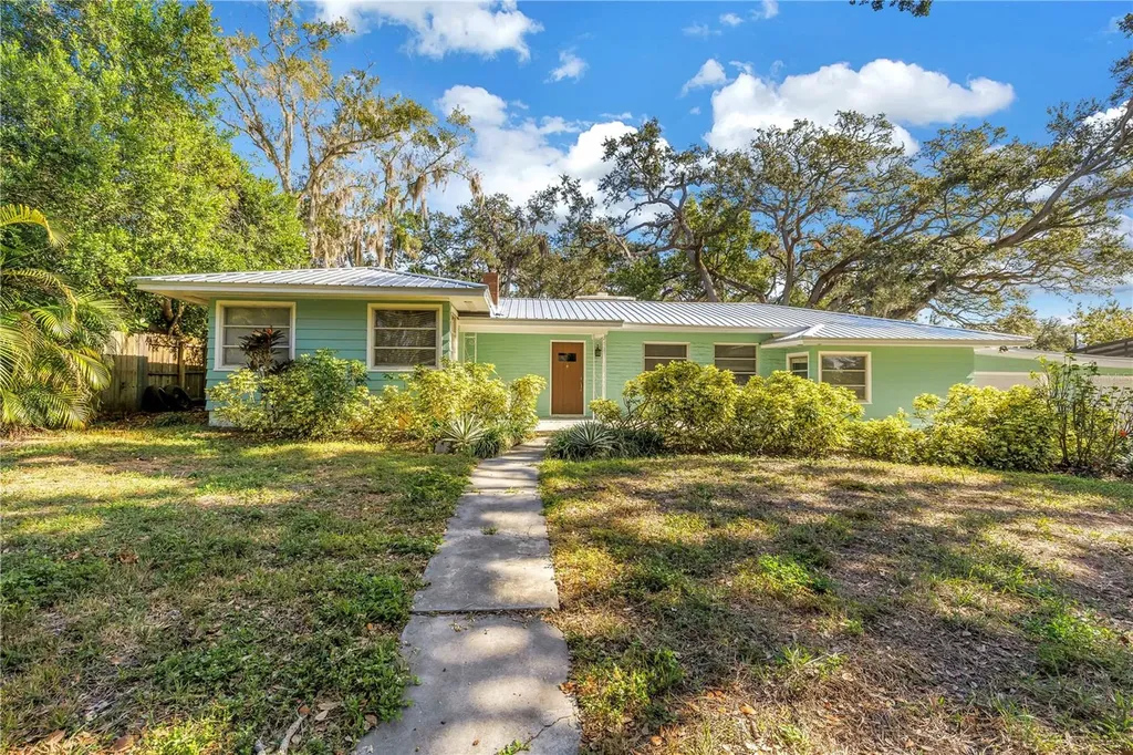 1019 Woodcrest Avenue Clearwater FL 33756