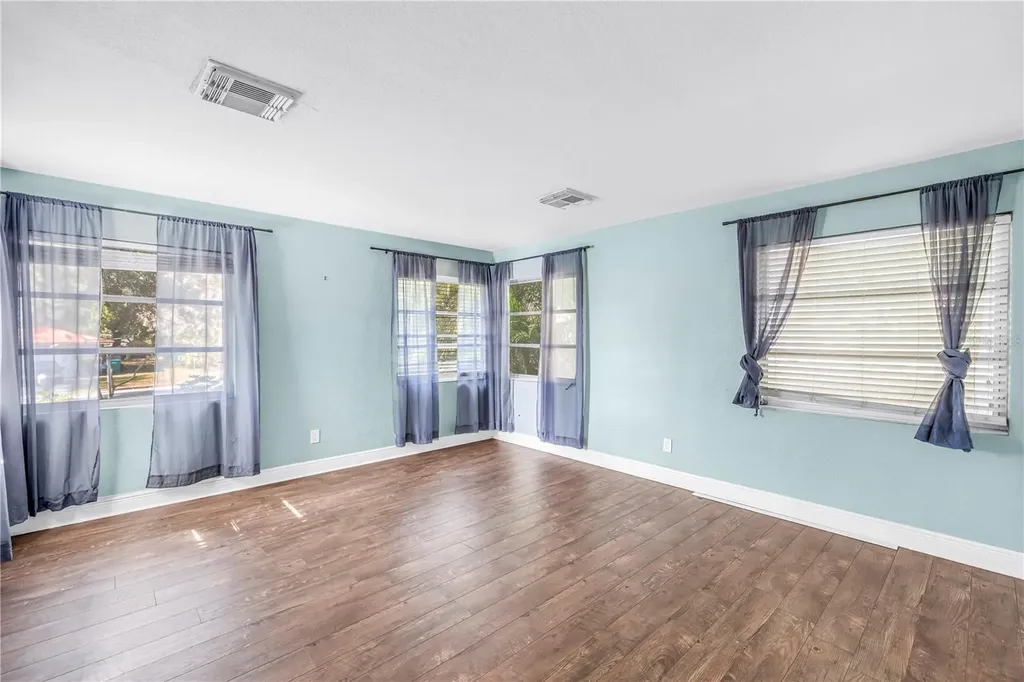 1019 Woodcrest Avenue Clearwater FL 33756
