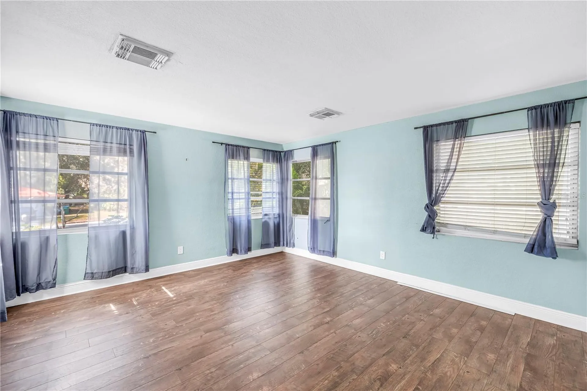 1019 Woodcrest Avenue Clearwater FL 33756