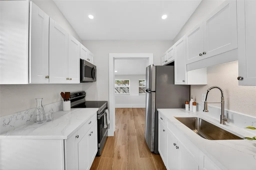 2547 Loma Linda Street Sarasota FL 34239