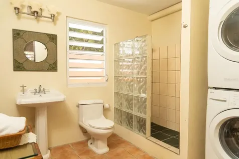 993 Calle 16 Vieques PR 00765