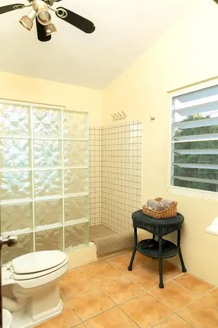993 Calle 16 Vieques PR 00765