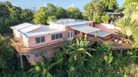 993 Calle 16 Vieques PR 00765