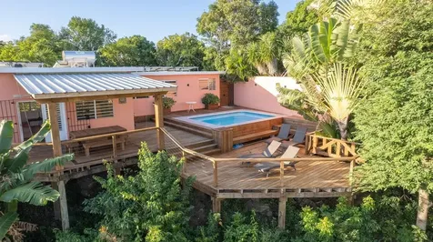 993 Calle 16 Vieques PR 00765