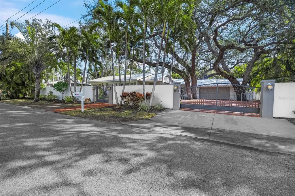 3331 Old Oak Drive Sarasota FL 34239