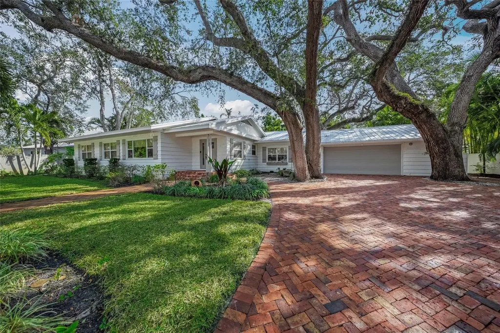 3331 Old Oak Drive Sarasota FL 34239