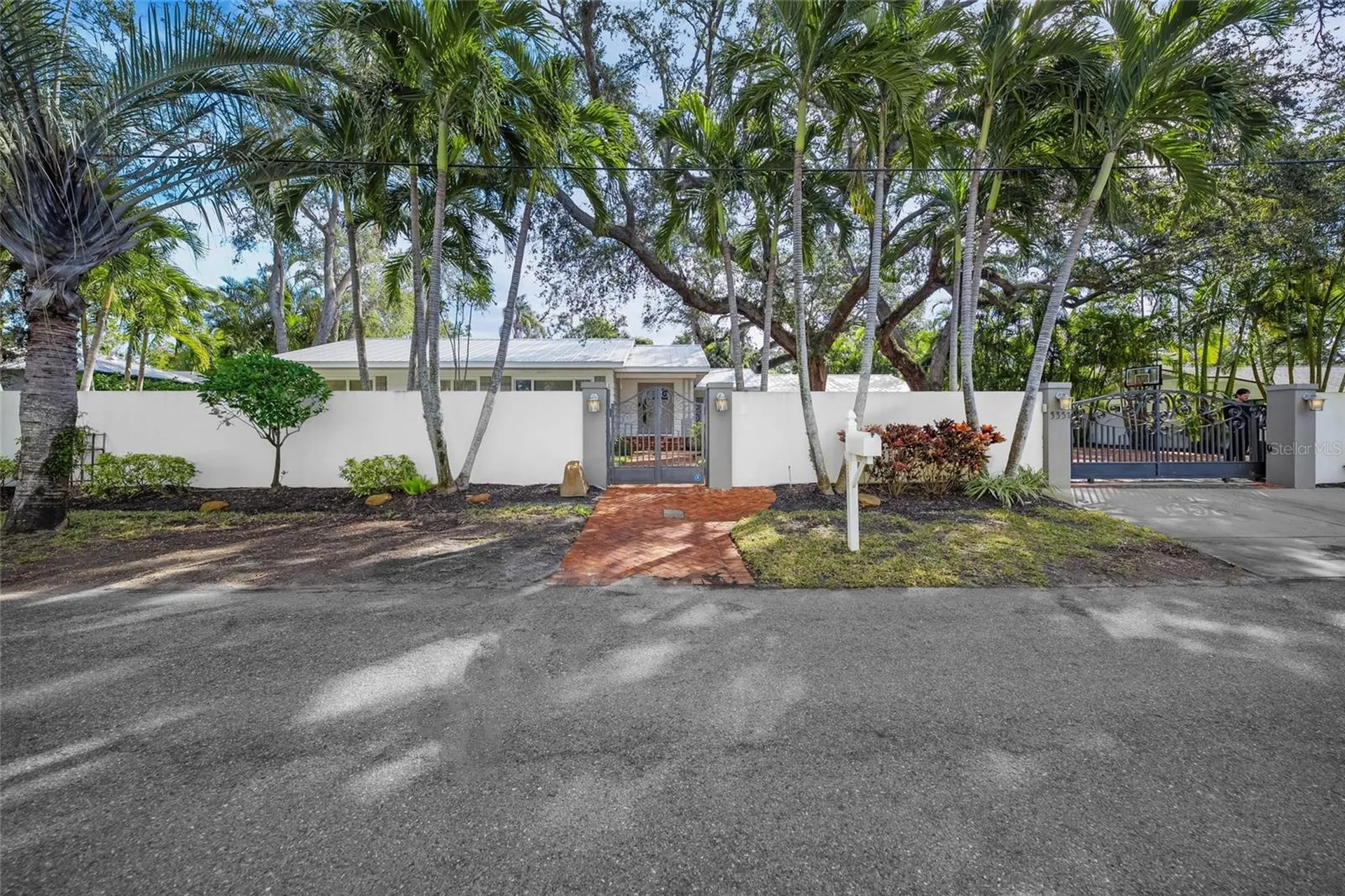 3331 Old Oak Drive Sarasota FL 34239
