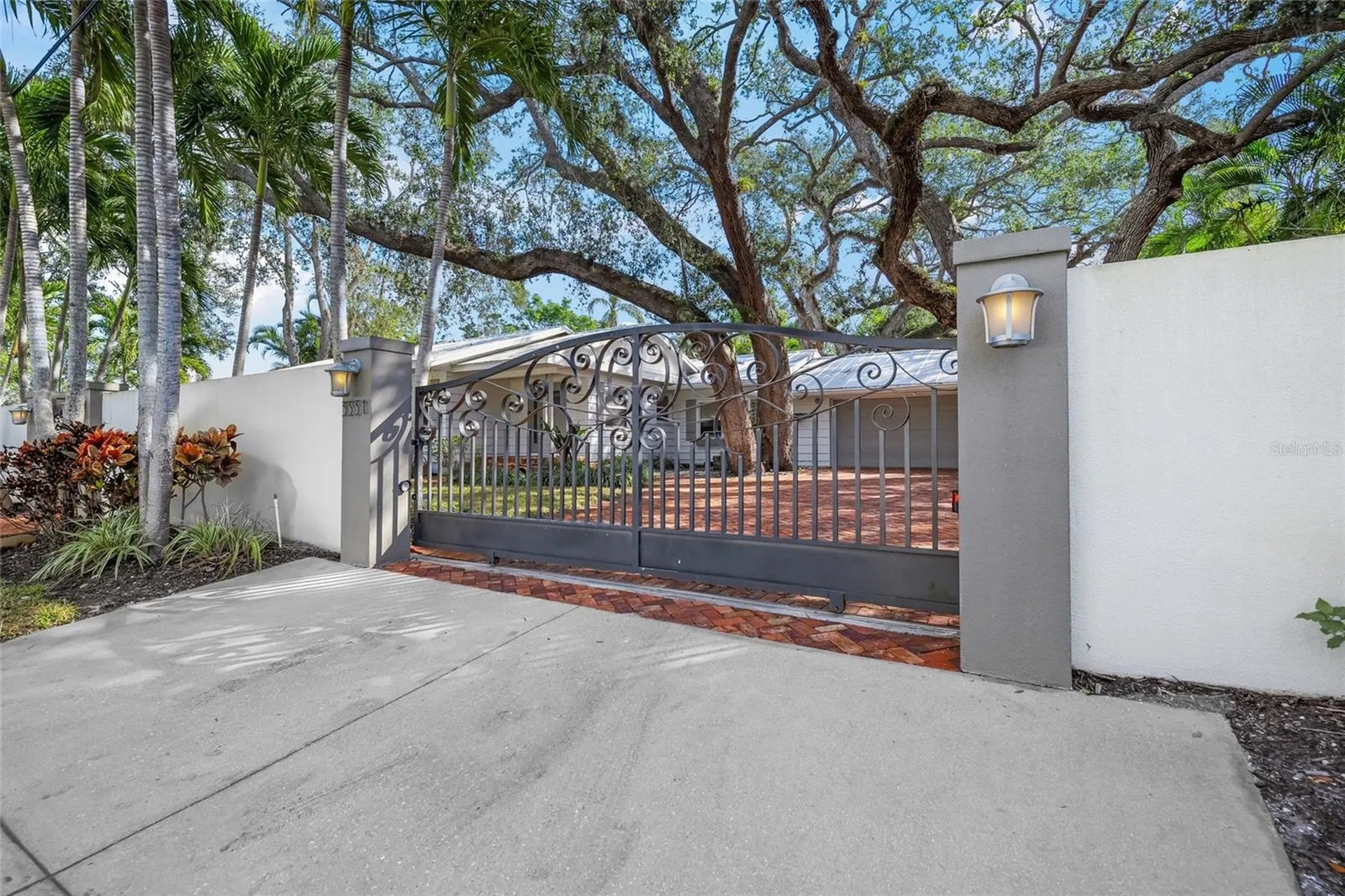 3331 Old Oak Drive Sarasota FL 34239