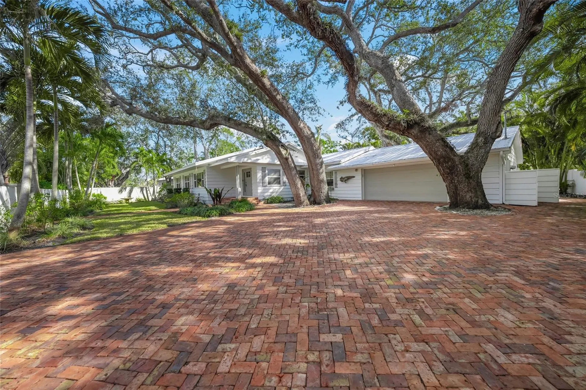 3331 Old Oak Drive Sarasota FL 34239