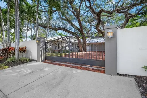 3331 Old Oak Drive Sarasota FL 34239