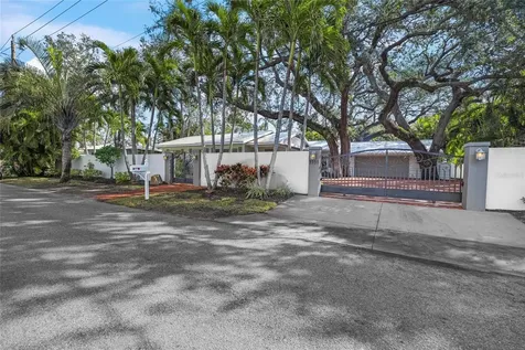 3331 Old Oak Drive Sarasota FL 34239