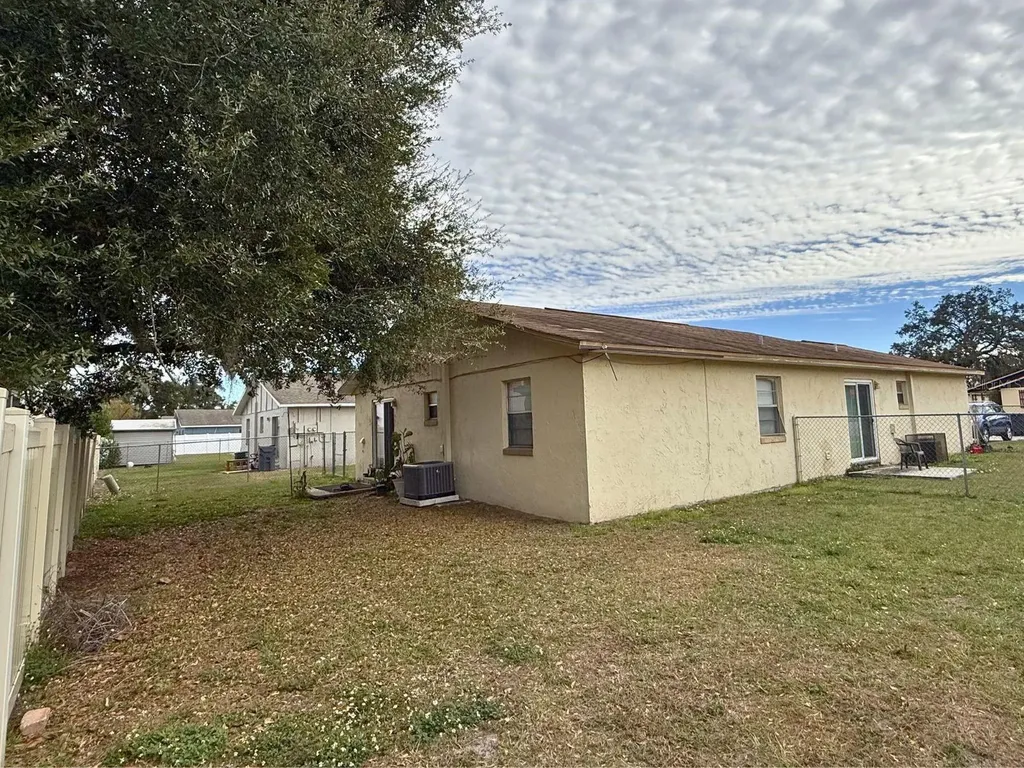 2359/2361 Chestnut Hills Drive Lakeland FL 33805
