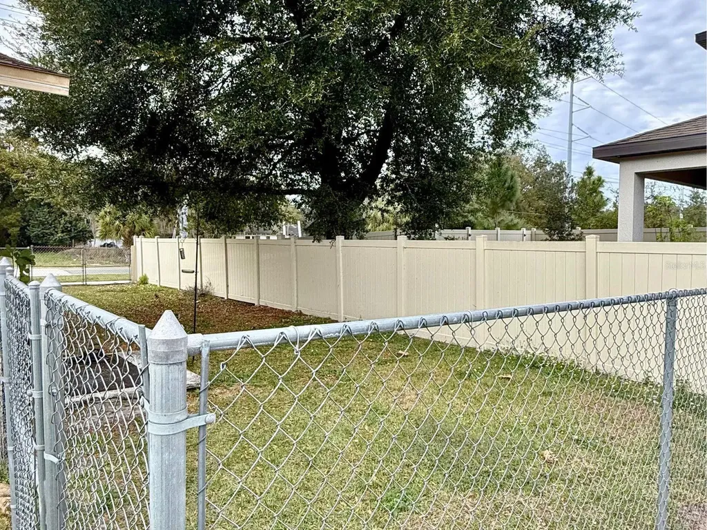 2359/2361 Chestnut Hills Drive Lakeland FL 33805