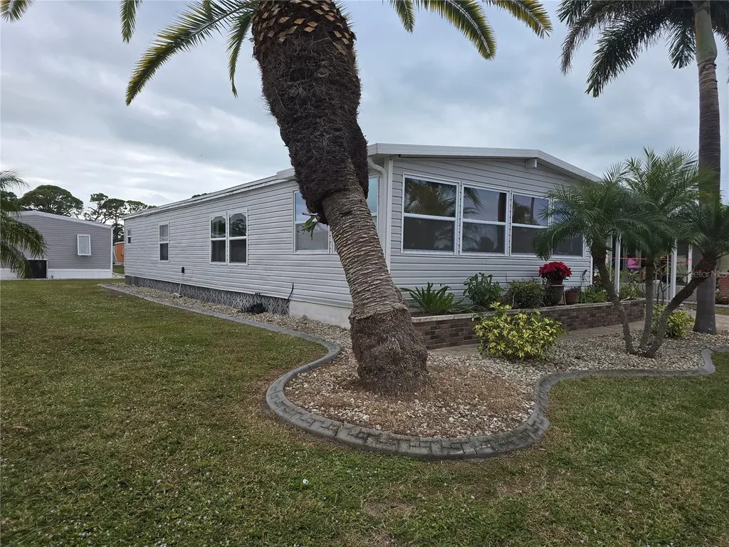 6 S Botany Bay Circle Englewood FL 34223