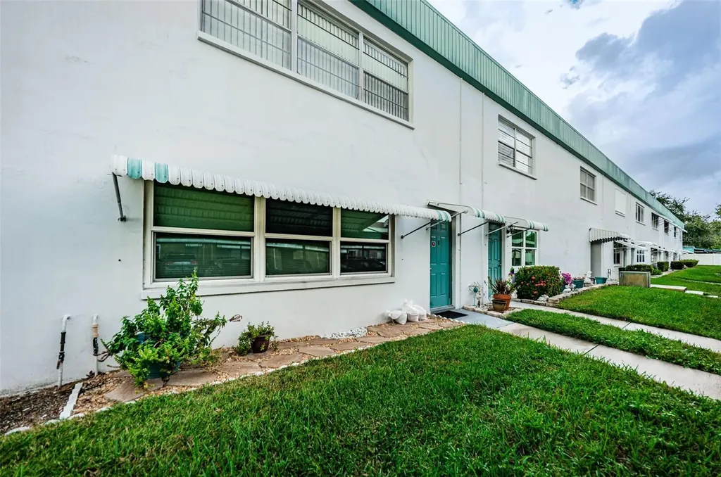 5267 81st Street N St Petersburg FL 33709