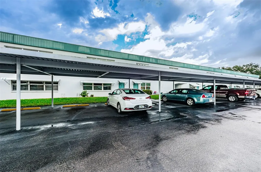 5267 81st Street N St Petersburg FL 33709
