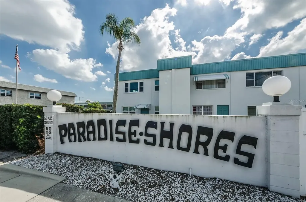5267 81st Street N St Petersburg FL 33709