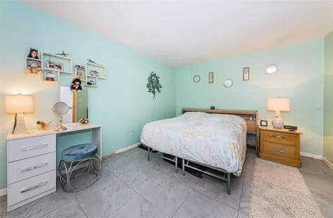 5267 81st Street N St Petersburg FL 33709