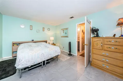 5267 81st Street N St Petersburg FL 33709