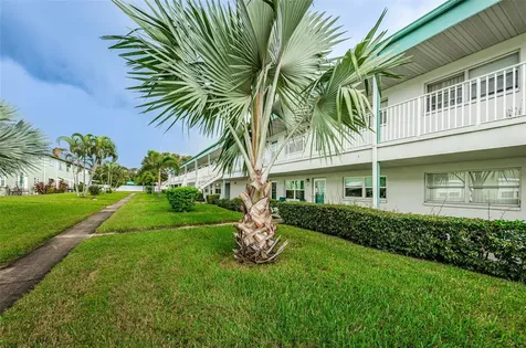 5267 81st Street N St Petersburg FL 33709