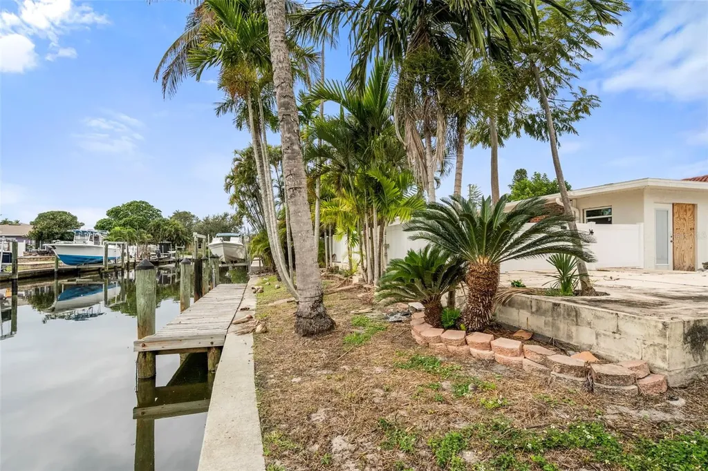 9570 Sun Isle Drive NE St Petersburg FL 33702