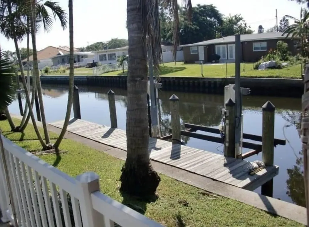 9570 Sun Isle Drive NE St Petersburg FL 33702