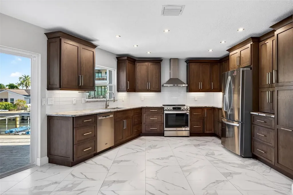 562 Ranger Lane Longboat Key FL 34228