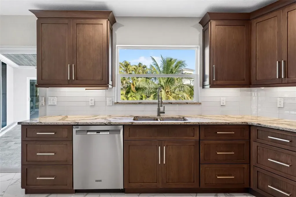 562 Ranger Lane Longboat Key FL 34228