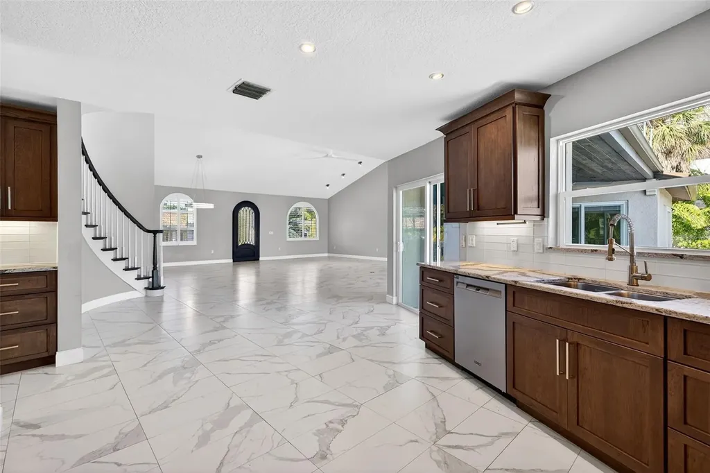 562 Ranger Lane Longboat Key FL 34228