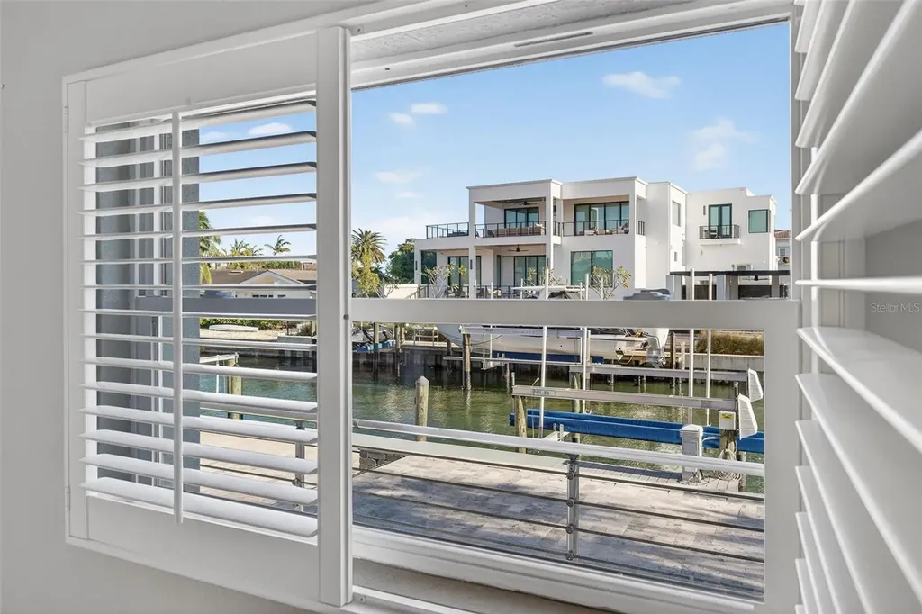 562 Ranger Lane Longboat Key FL 34228