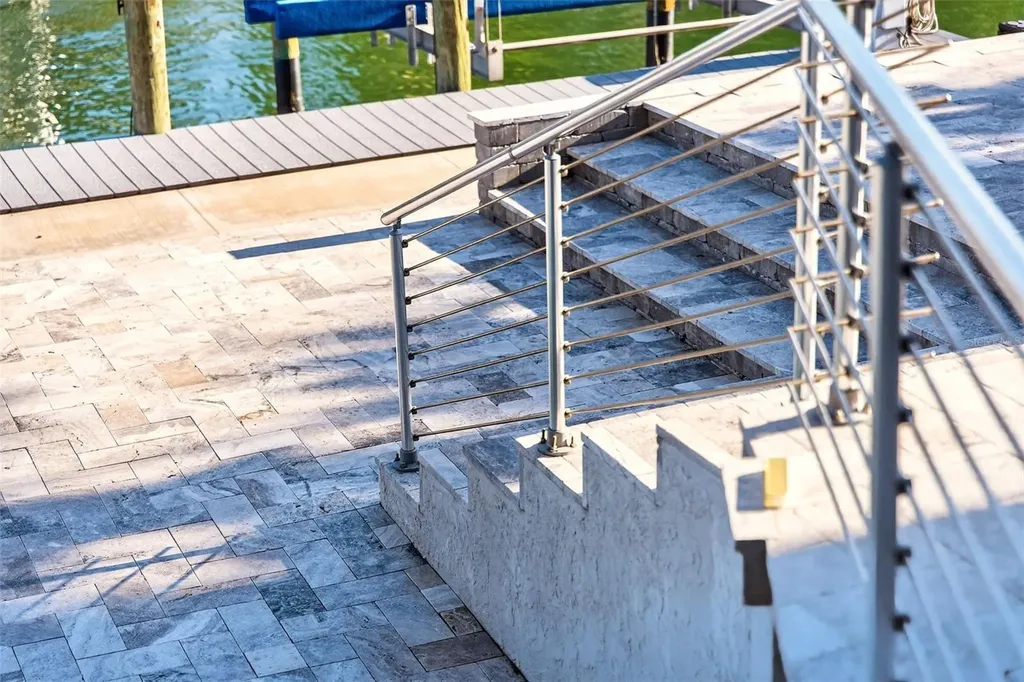 562 Ranger Lane Longboat Key FL 34228