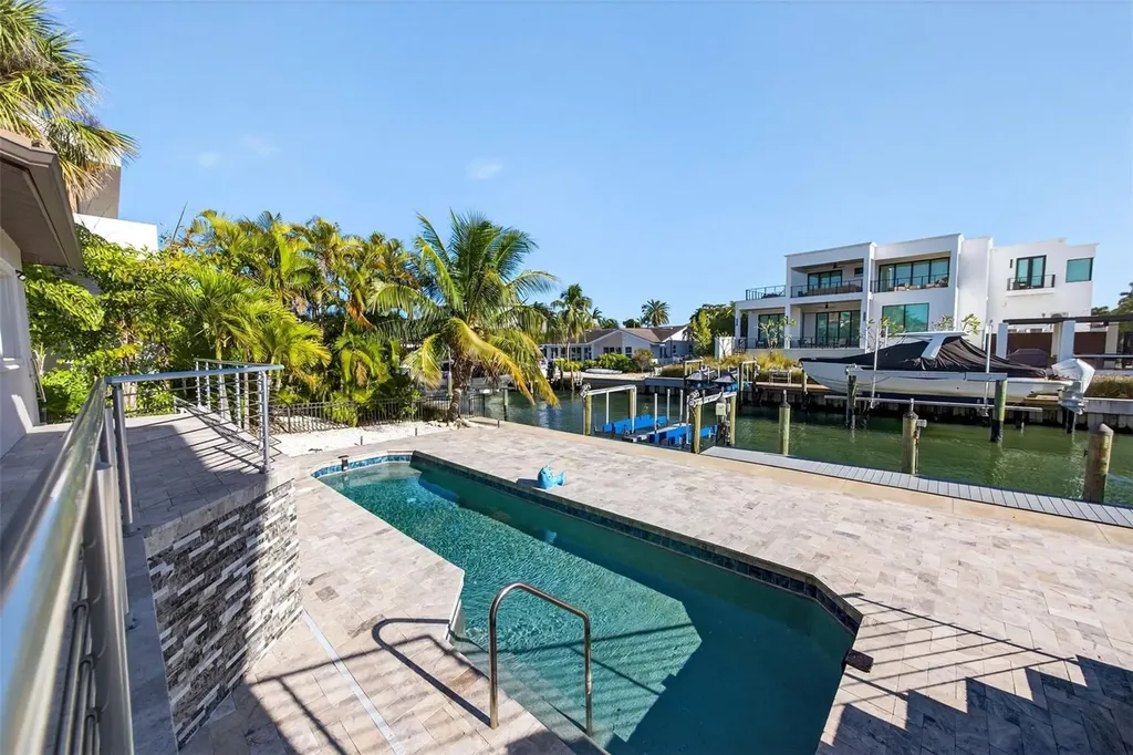 562 Ranger Lane Longboat Key FL 34228