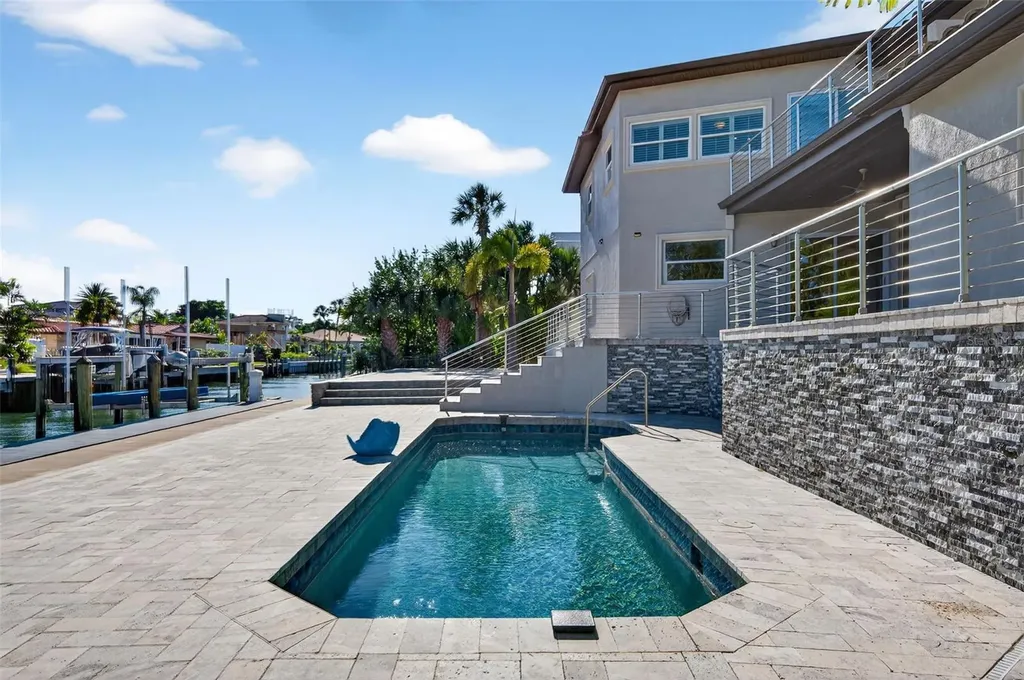 562 Ranger Lane Longboat Key FL 34228