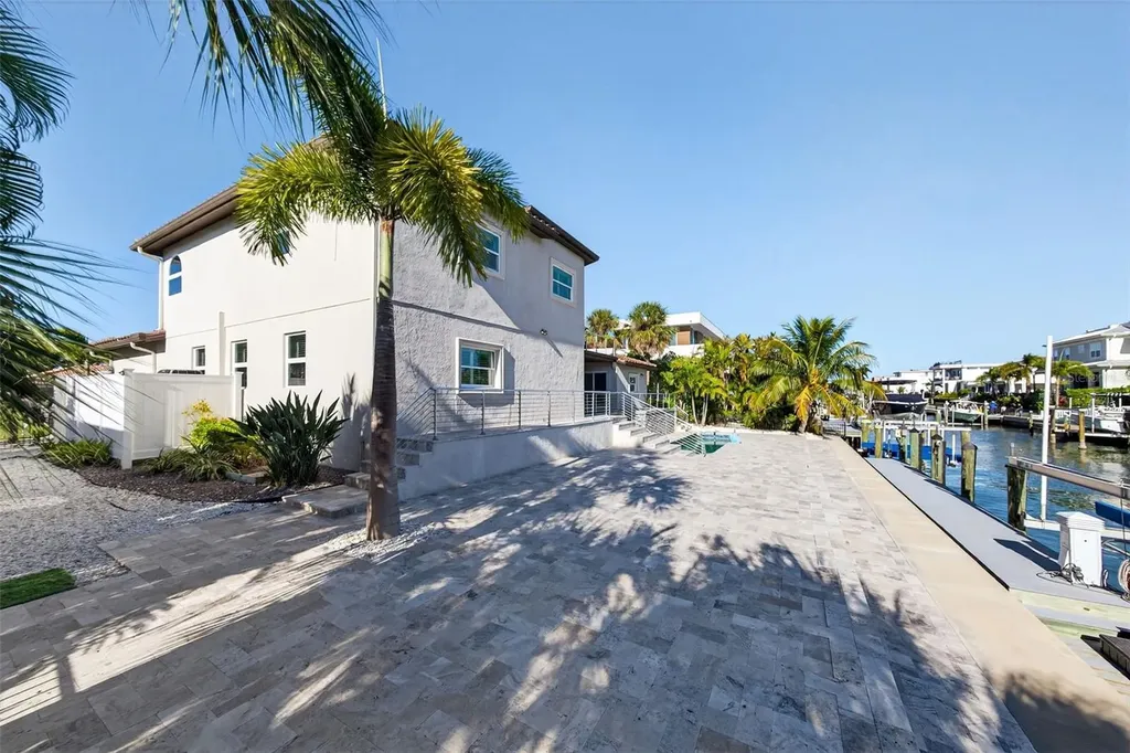562 Ranger Lane Longboat Key FL 34228