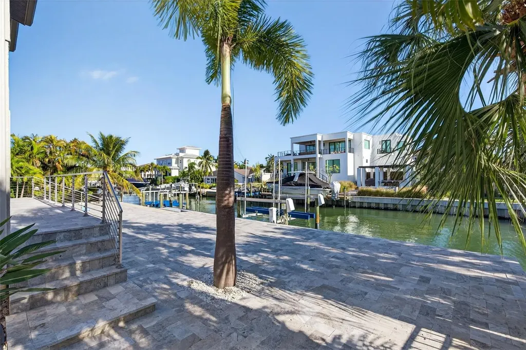 562 Ranger Lane Longboat Key FL 34228