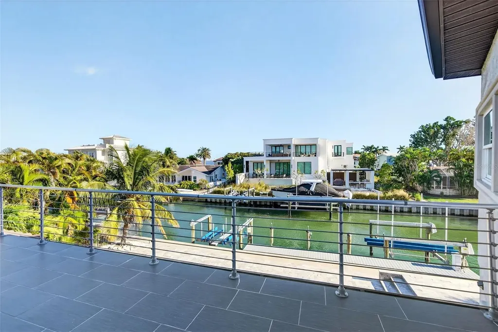 562 Ranger Lane Longboat Key FL 34228