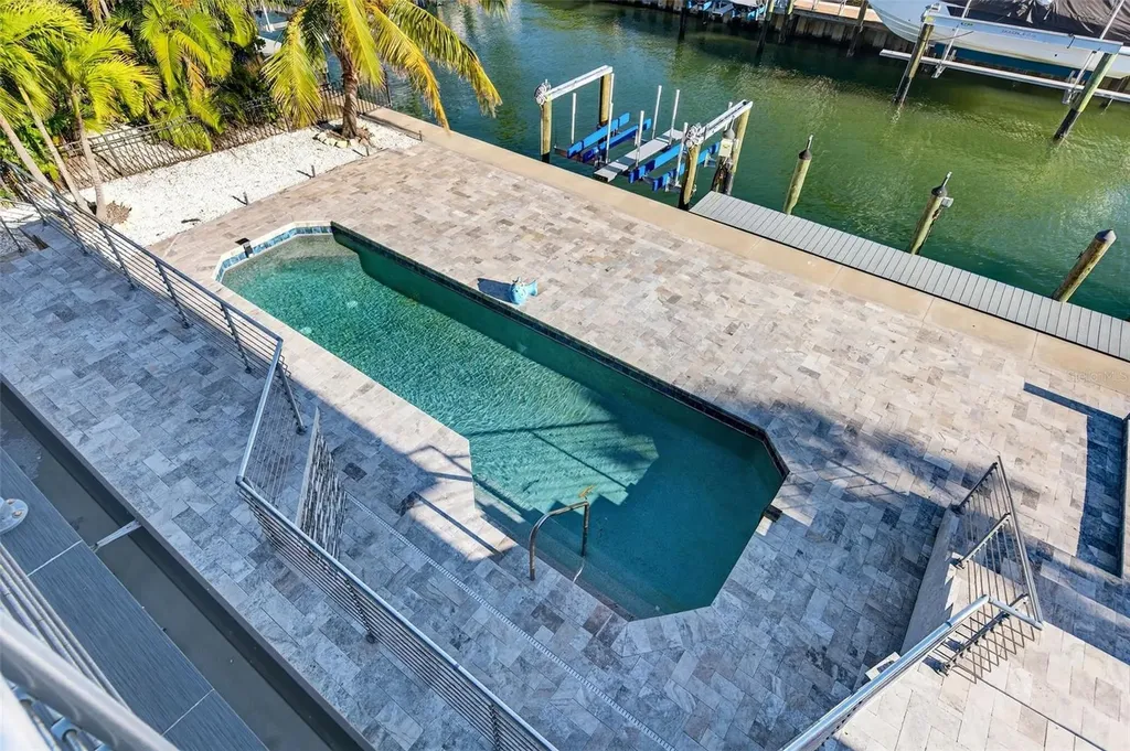 562 Ranger Lane Longboat Key FL 34228