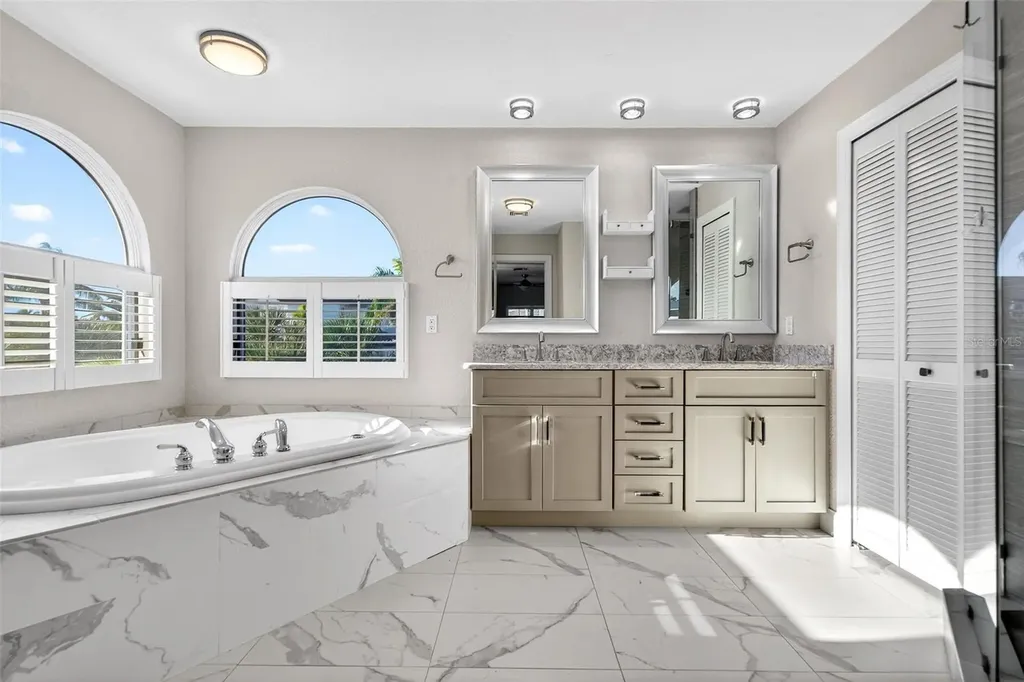 562 Ranger Lane Longboat Key FL 34228