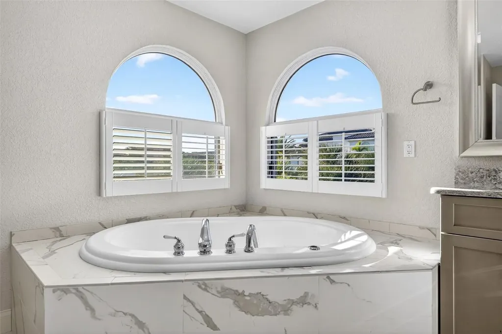 562 Ranger Lane Longboat Key FL 34228