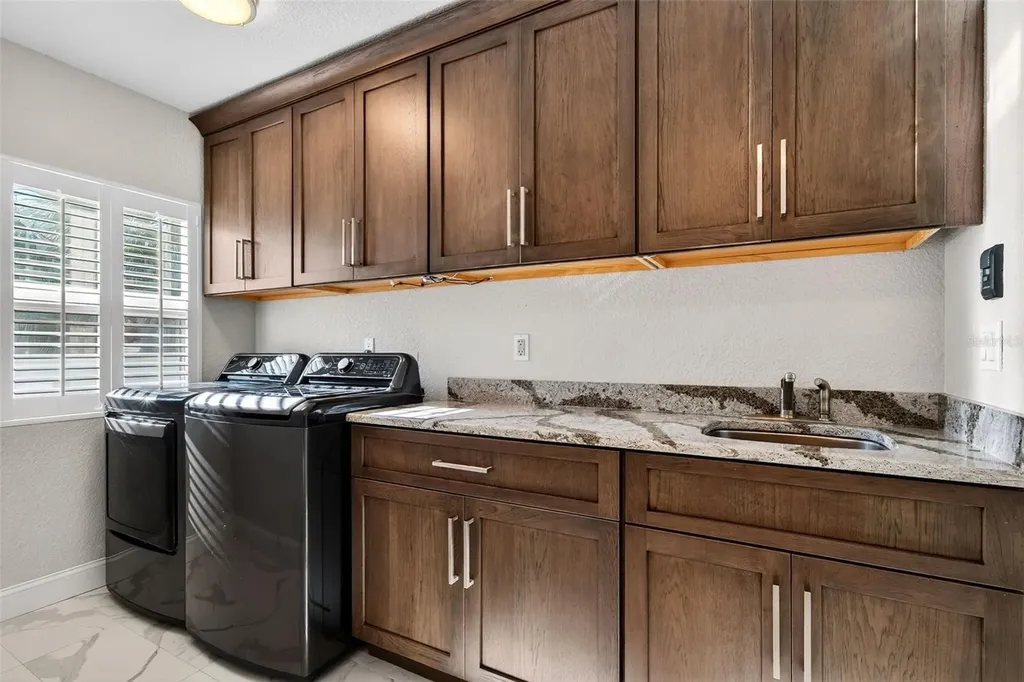 562 Ranger Lane Longboat Key FL 34228