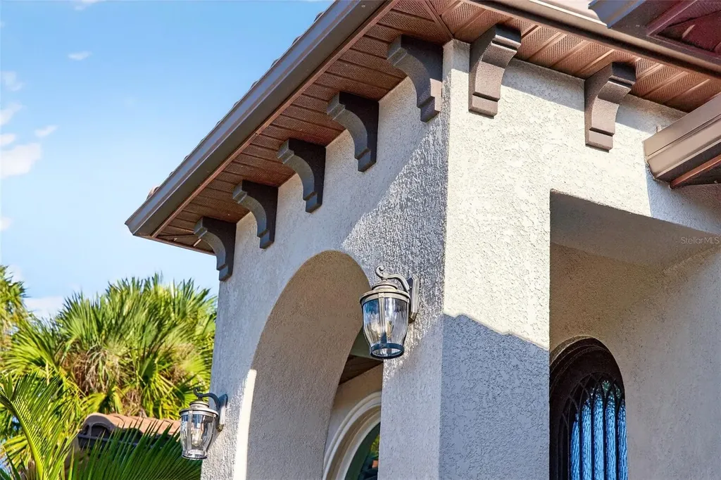 562 Ranger Lane Longboat Key FL 34228