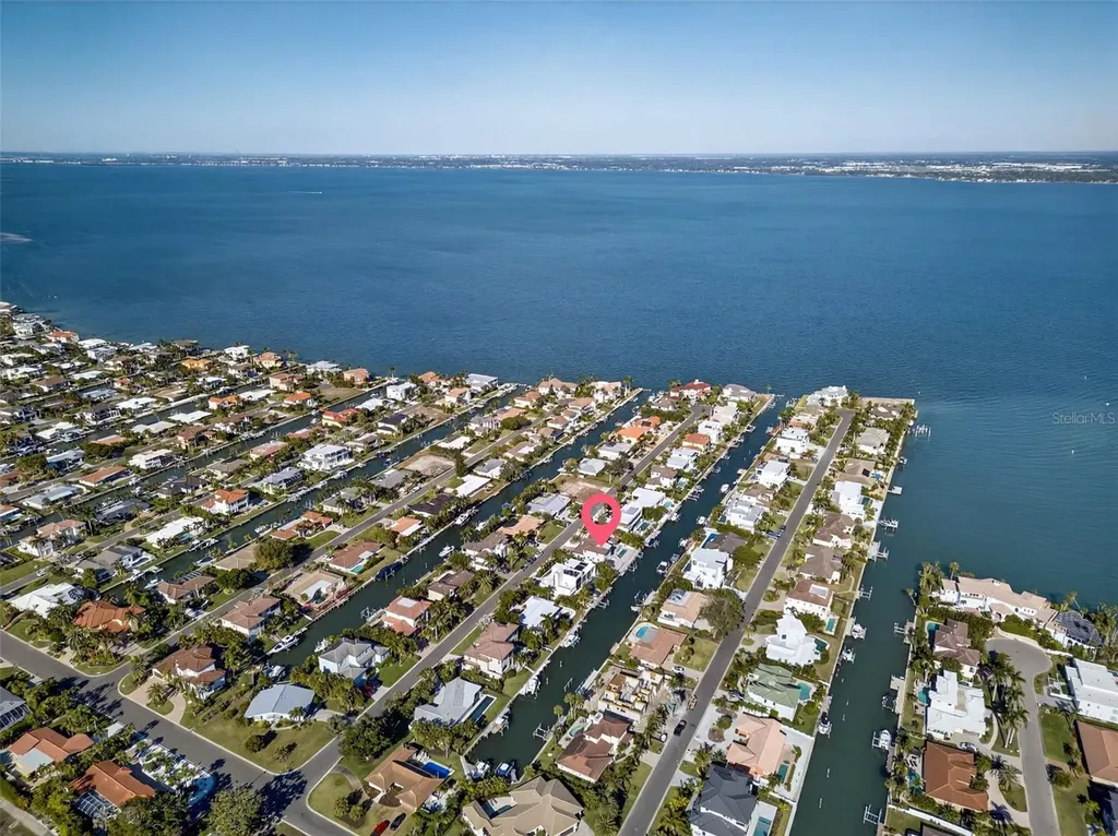 562 Ranger Lane Longboat Key FL 34228