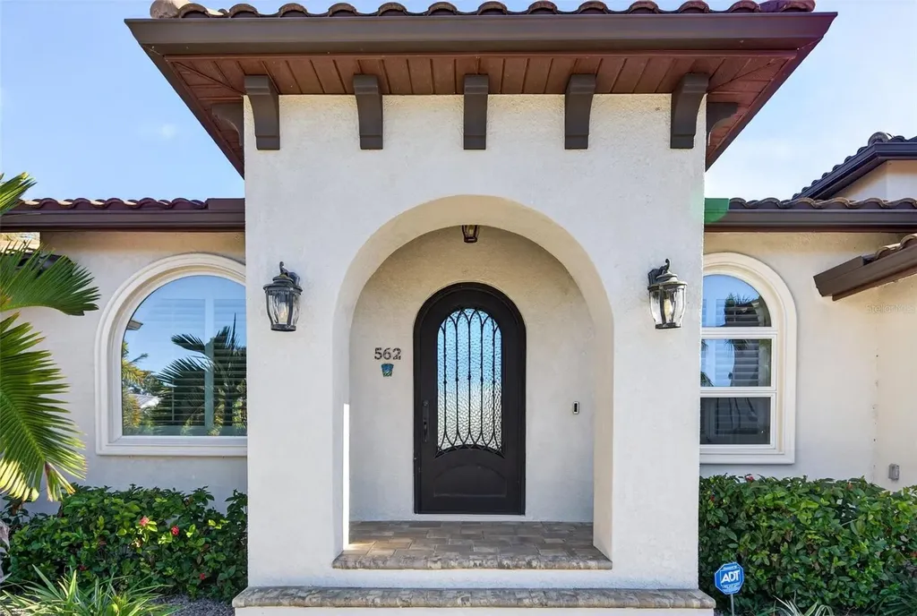 562 Ranger Lane Longboat Key FL 34228