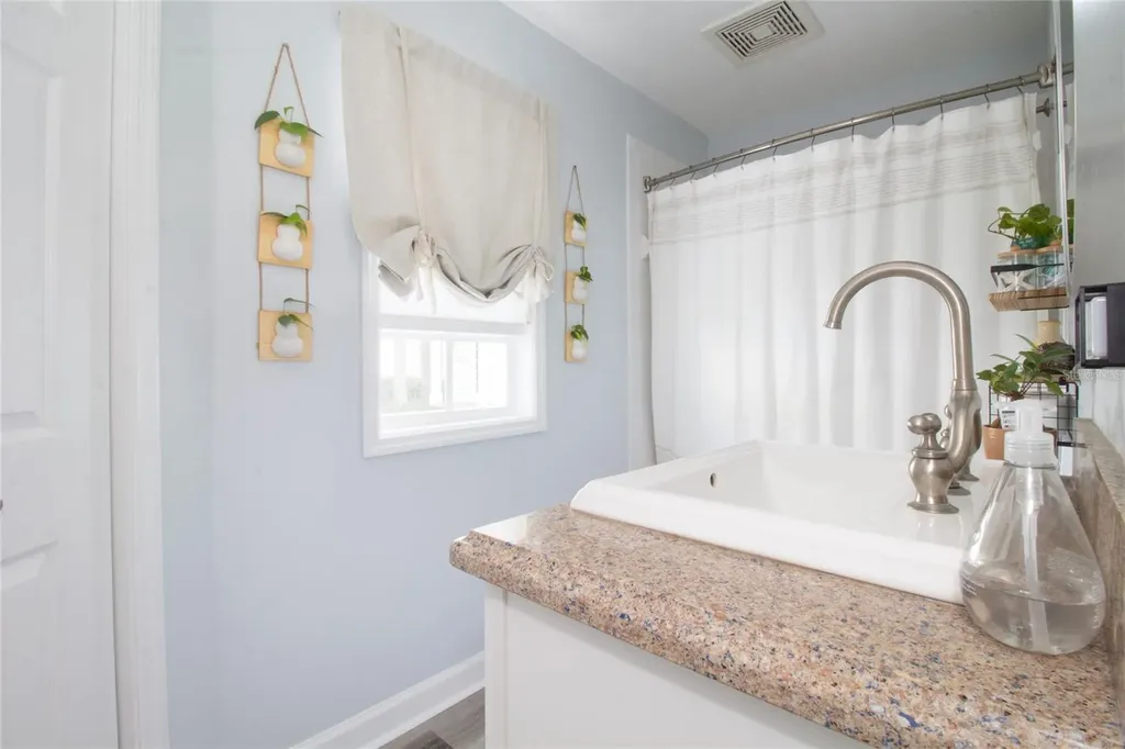 5129 SE Salmon Drive SE St Petersburg FL 33705