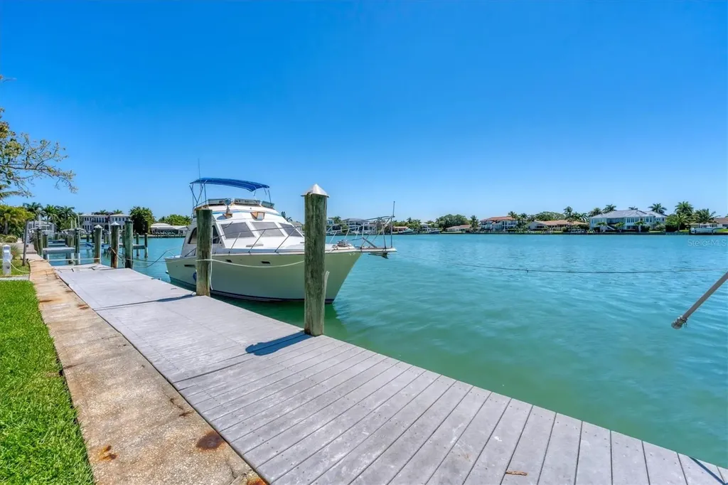 102 Seagull Lane Sarasota FL 34236