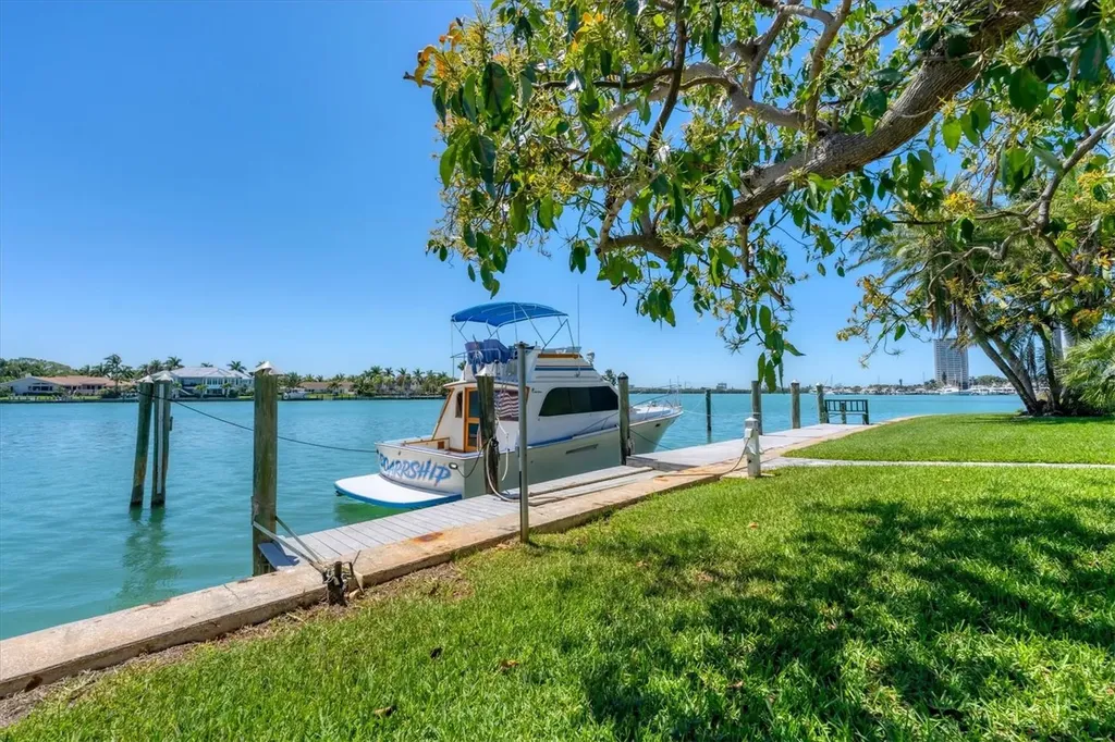 102 Seagull Lane Sarasota FL 34236