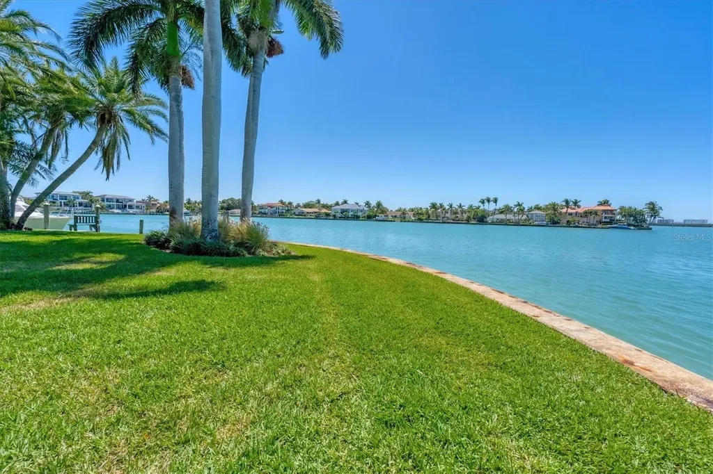 102 Seagull Lane Sarasota FL 34236