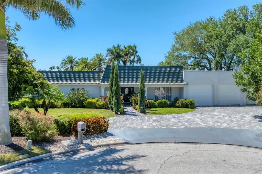 102 Seagull Lane Sarasota FL 34236