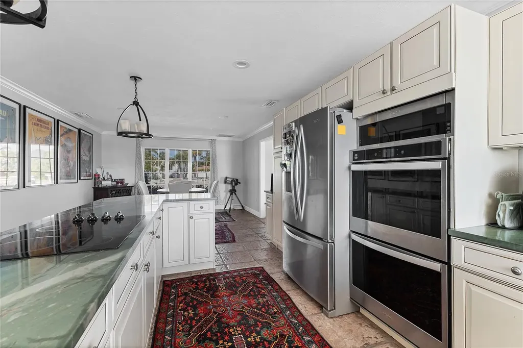 102 Seagull Lane Sarasota FL 34236